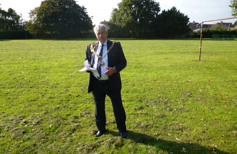 conservative Mayor Peter Budge on Henty Fields