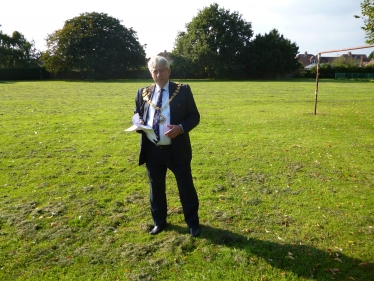 conservative Mayor Peter Budge on Henty Fields